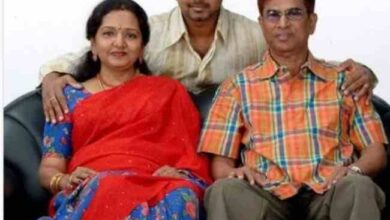 Photo of Thalapathi Vijay Filed case on his parents : సొంత తల్లిదండ్రుల మీద కేసు పెట్టిన విజయ్ :-